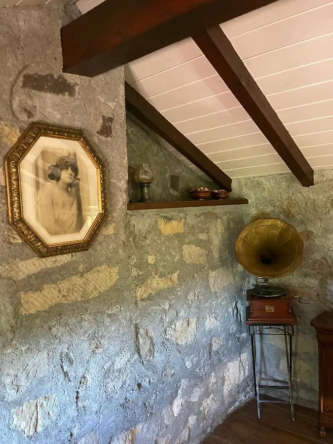 Casa vacanze Tranquilla dependance nel verde dell'alta Brianza. Sirtori Italia